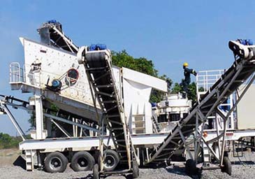 mobile crusher working in site