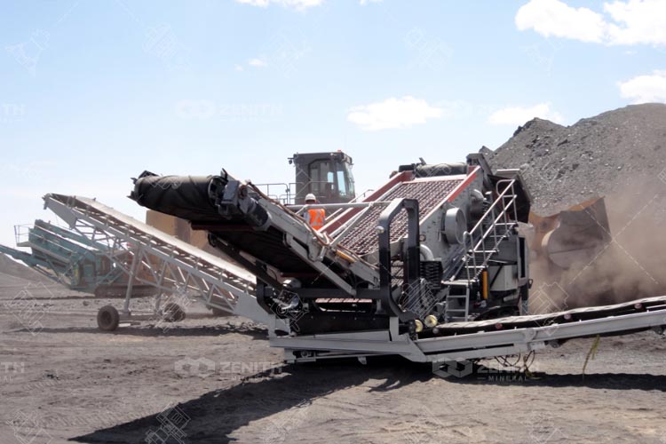 Portable crusher plant for construction waste treatment